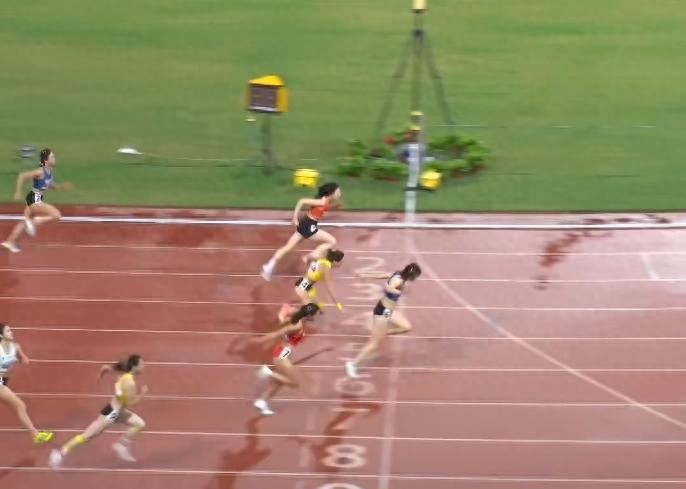 吳艷妮全國田徑錦標(biāo)賽100米欄奪冠