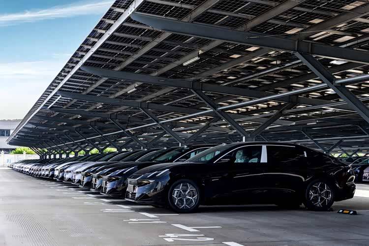 20萬級混動市場風云突變,領克10EM-P首月萬臺下線成焦點