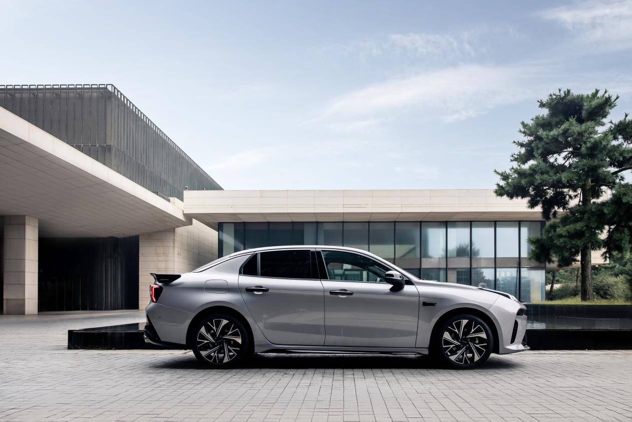 第三代領(lǐng)克03上市,終于有性能車能兼顧日常通勤了