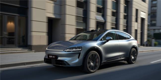 智界R7改款智駕看齊問界M8?25萬級SUV市場要變天