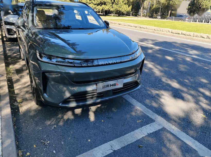 5座中型燃油SUV,全新造型設計,搭2.0T發動機,坐等新車!