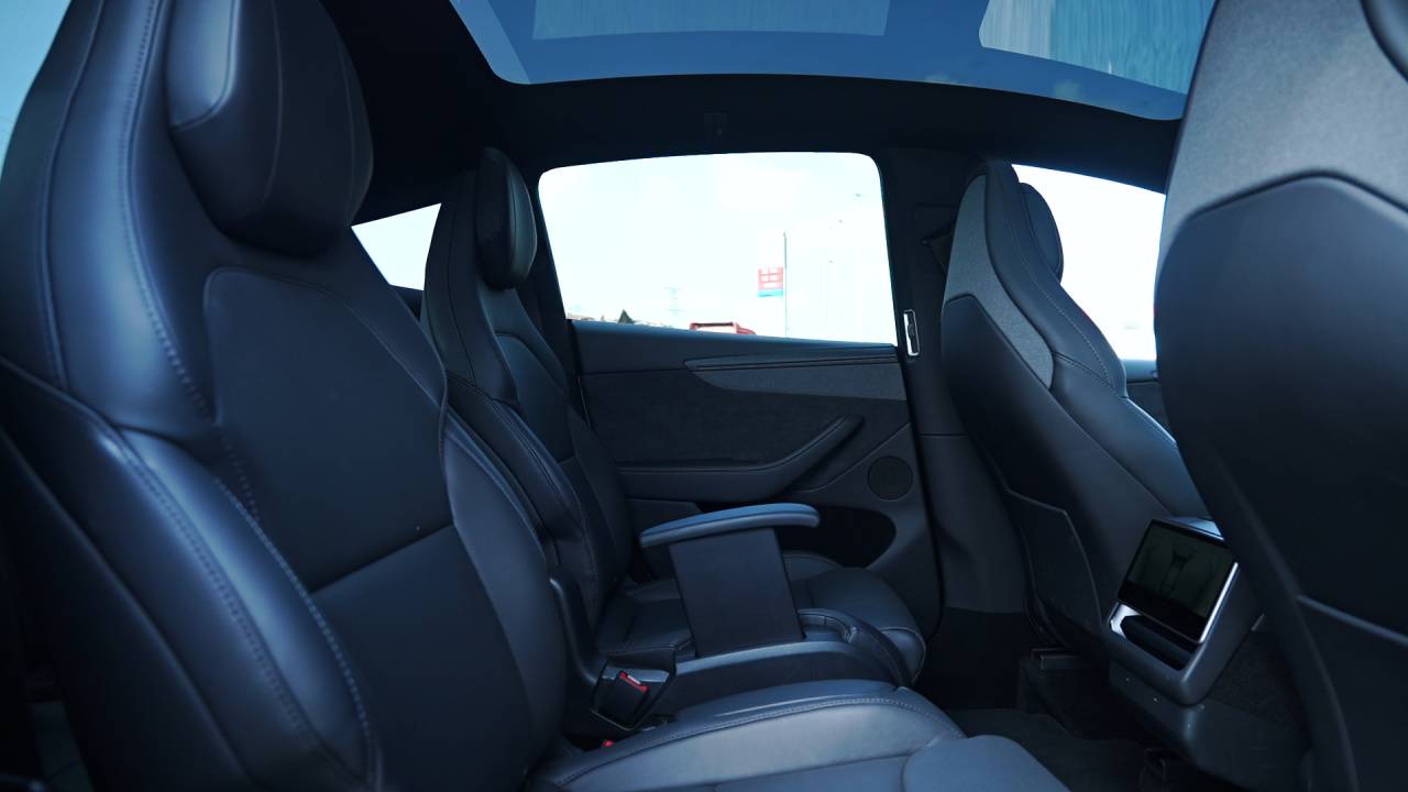 試駕特斯拉Model Y L:駕控打破平衡,高速滿電跑500公里