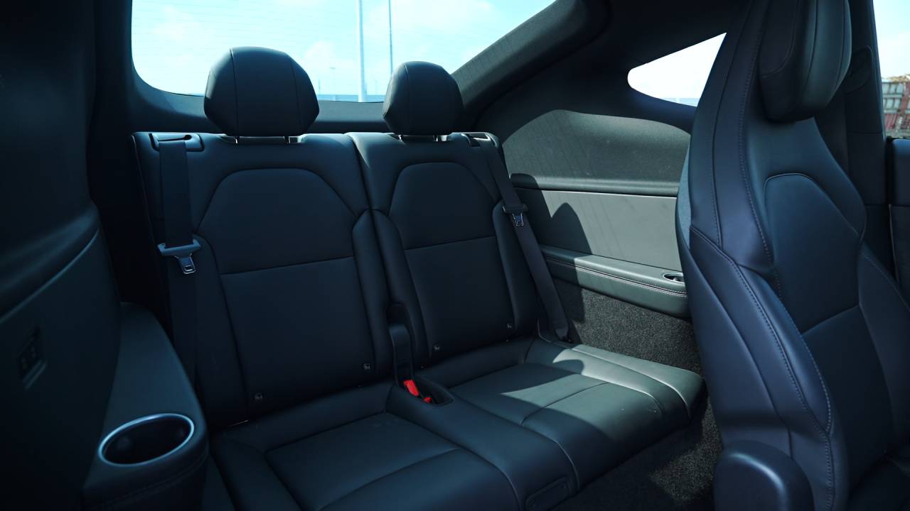 試駕特斯拉Model Y L:駕控打破平衡,高速滿電跑500公里