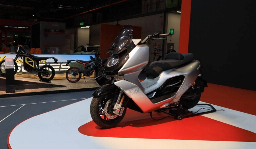 小牛Concept06概念車亮相EICMA展,“機能美學”引領兩輪車設計新紀元