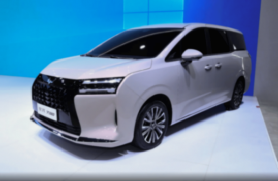 起步7.3萬確實親民路線,五菱星光730攪局MPV,插混版比較香?