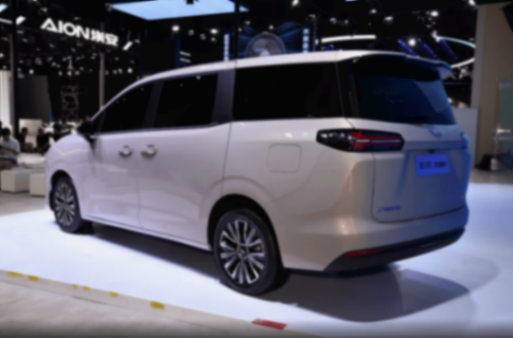 起步7.3萬確實親民路線,五菱星光730攪局MPV,插混版比較香?